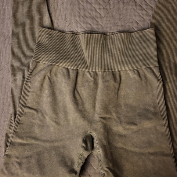 Pink seamless leggings - Picture 5 of 5